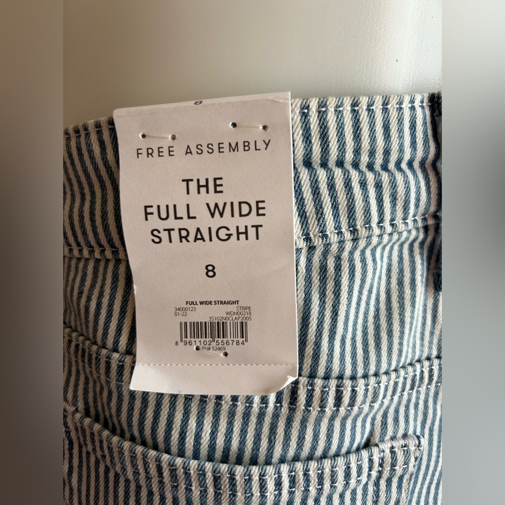 wide leg jeans, sz 8 denim, white with blue pin stripes, adorable, long, NEW - Picture 7 of 10